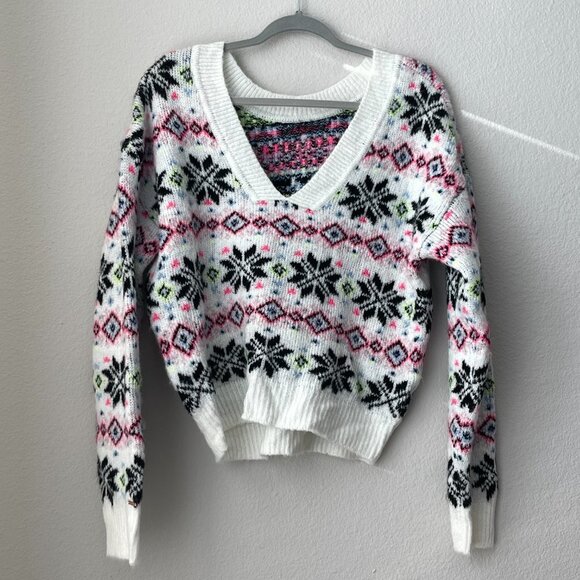 PINK Victoria's Secret White Snowflake Holiday V-Neck Sweater Fairisle Size M - Picture 5 of 7